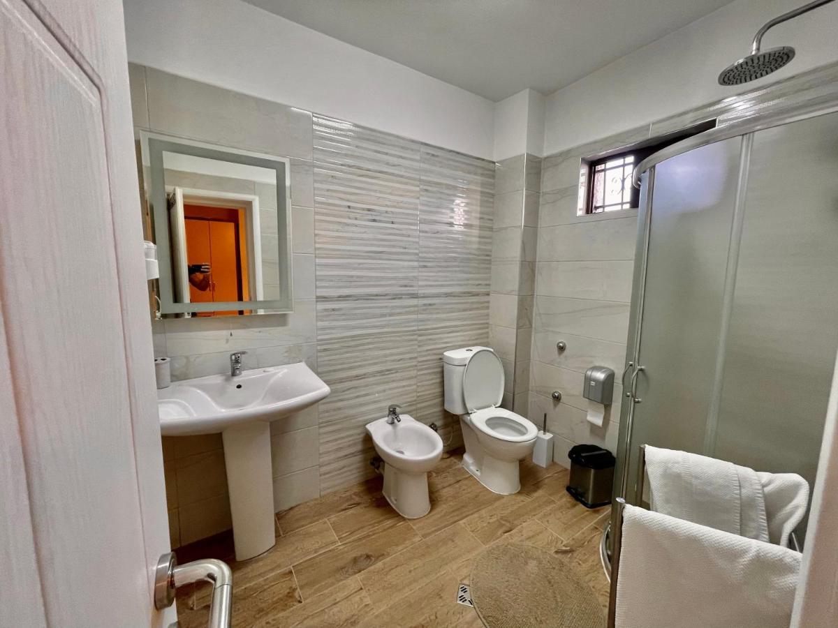 Vila Ada Hotel 티라나 외부 사진